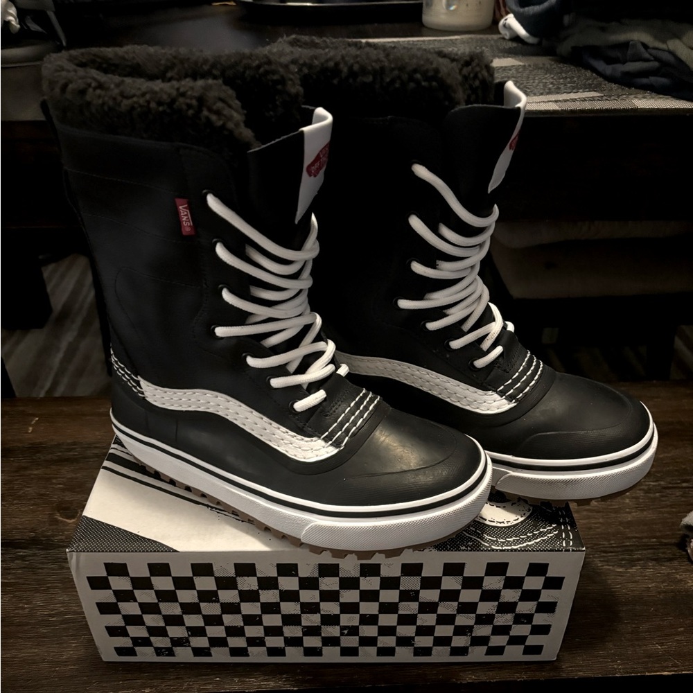 Vans NWOT Standard MTEWinter Boots Size 8.5 Men’s 7 Black
